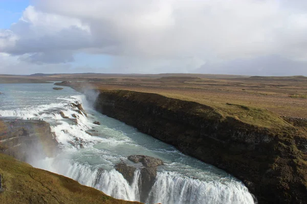 Cascada en iceland con arco iris — Foto de Stock