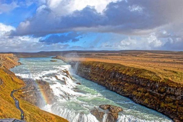 Cascata in ghiandaia con arcobaleno — Foto Stock