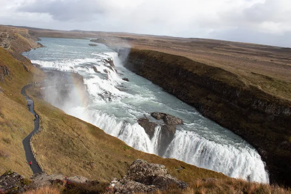 Wasserfall in Island mit Regenbogen — Stockfoto