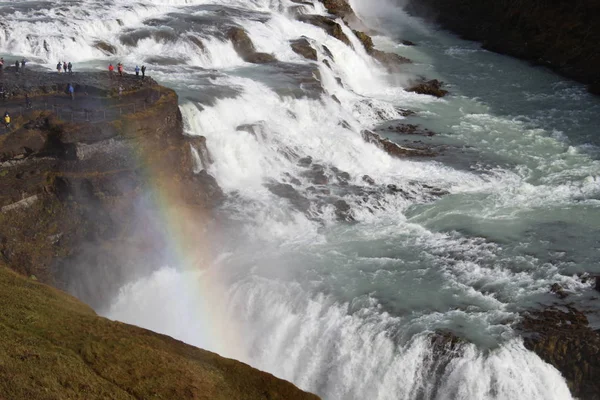 Waterval in IJsland met regenboog — Stockfoto