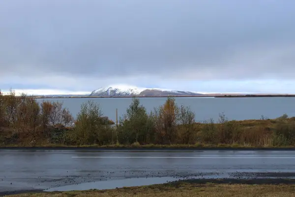 Βουνό και ομίχλη στο Myvatn, Ισλανδία — Φωτογραφία Αρχείου