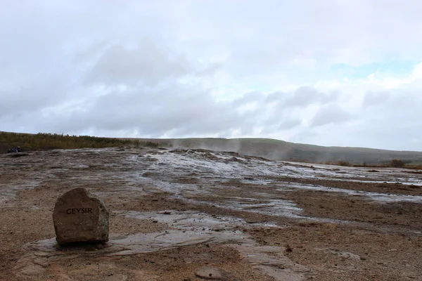 The original geysir in Iceland on a cloudy day — Stock Photo, Image