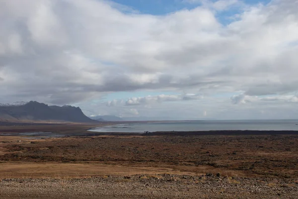 Black volcanic mountains in Iceland — Stock fotografie