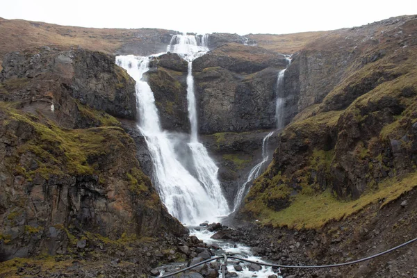 Une cascade dans l'est de l'Islande - rjukandafoss — Photo