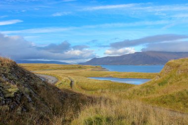 İzlanda dağlarında yürüyüş