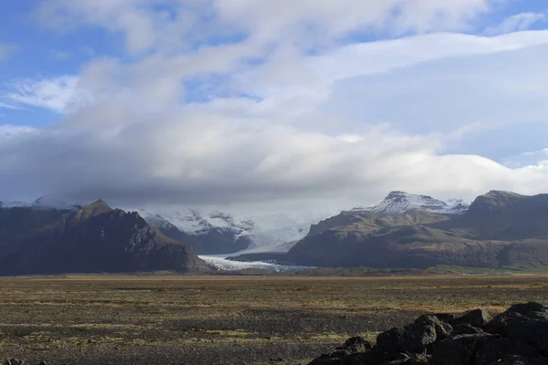 氷河と山- skeiarsandur Iceland — ストック写真