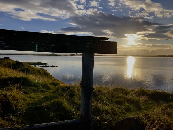 アイスランドの湖に沈む夕日 — ストック写真