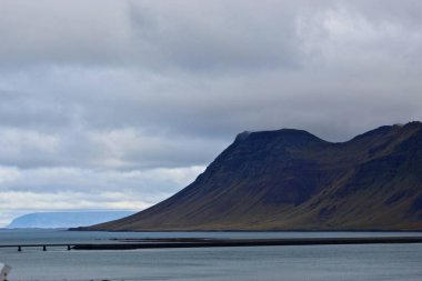 Snaefellsnes, İzlanda 'daki puslu dağ manzarası
