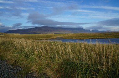 İzlanda dağlarında yürüyüş