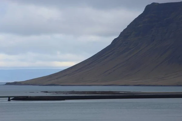 Fiorde Kolgrafarfjordur na península de Snaefellsnes . — Fotografia de Stock