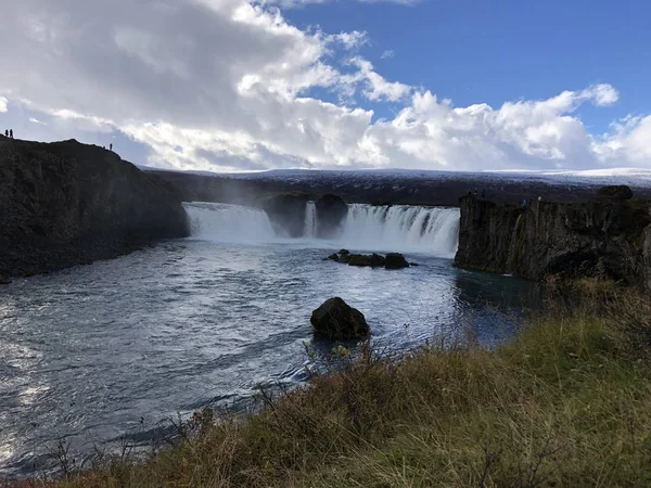 Godafoss vattenfall på Island med vackra höstfärger — Stockfoto
