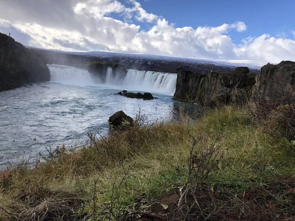 Godafoss cachoeira na Islândia com belas cores de outono — Fotografia de Stock