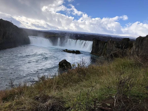 Godafoss cachoeira na Islândia com belas cores de outono — Fotografia de Stock