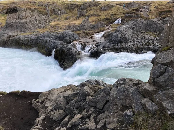 Fiume blu che scorre veloce in Islanda vicino alla cascata goldafoss — Foto Stock