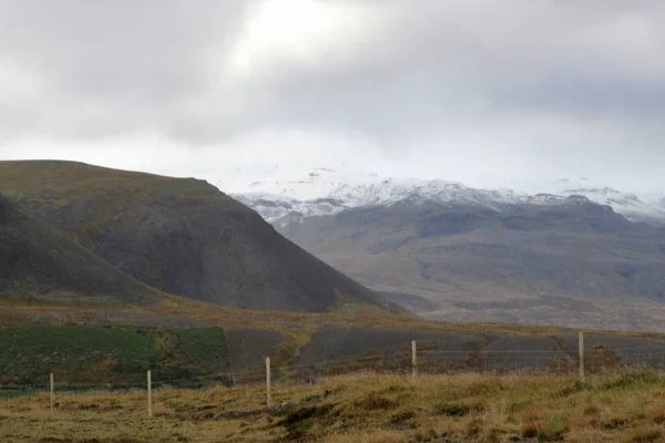Nebbioso paesaggio montano a Snaefellsnes, Islanda — Foto Stock