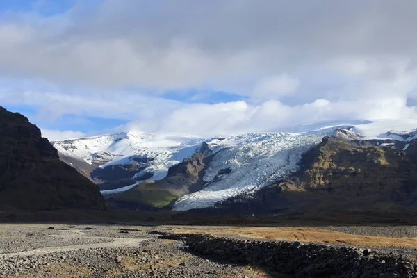 아이슬란드의 덫에 걸려 있는 울창 한산 풍경 — 스톡 사진