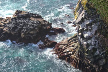 İzlanda 'da dramatik uçurumlar ve kayalar