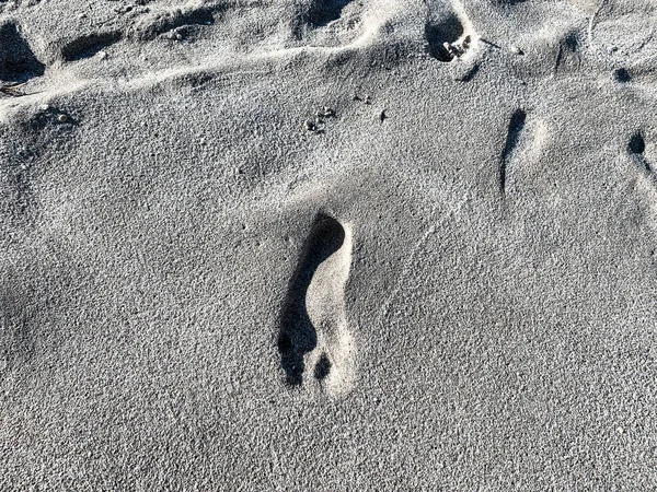 Empreintes de pas dans le sable sur vacatoin — Photo