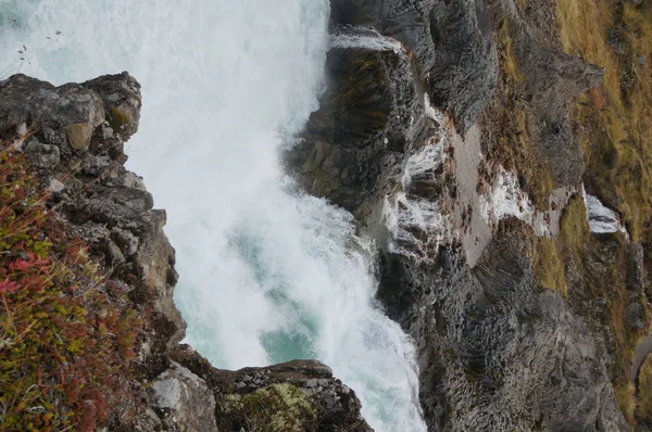 Rivière précipitée et puissante en Islande — Photo