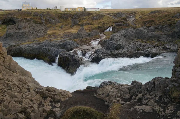 Rushing, ισχυρό ποτάμι στην Ισλανδία — Φωτογραφία Αρχείου