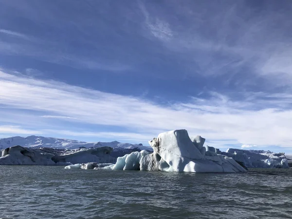 Global warming causing ice to melt — ストック写真