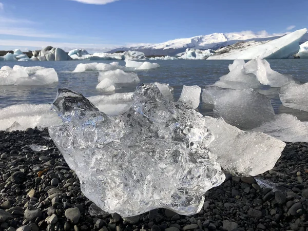 Global warming causing ice to melt — ストック写真