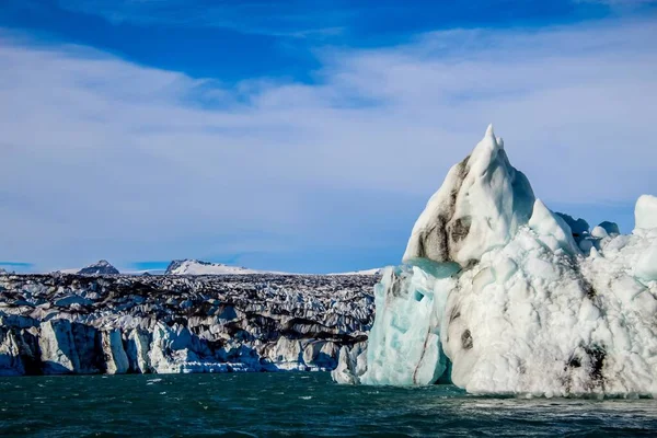 Laguna dei ghiacciai del Ghiacciaio JLigukulsLigurlón nel sud dell'Islanda — Foto Stock