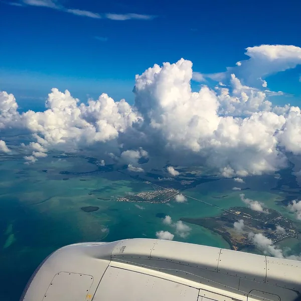 Flygplansutsikt över tropiska havet — Stockfoto