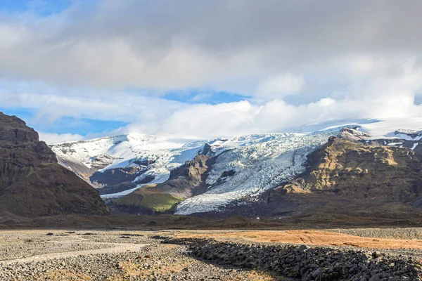 Туманный горный ландшафт в Snaefellsnes, Исландия — стоковое фото