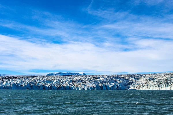 Laguna dei ghiacciai del Ghiacciaio JLigukulsLigurlón nel sud dell'Islanda — Foto Stock