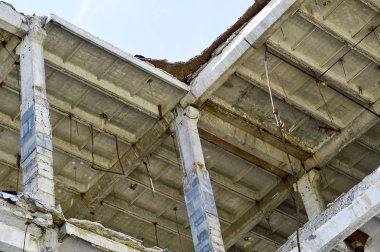 Yıkım ve büyük sanayi kuruluş kalıntıları sökülmesi