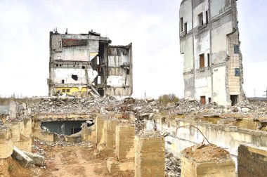 Yıkım, bir büyük endüstriyel tesis bertarafı.