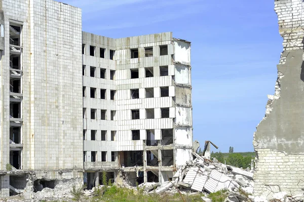 Yıkım, bir büyük endüstriyel tesis bertarafı.