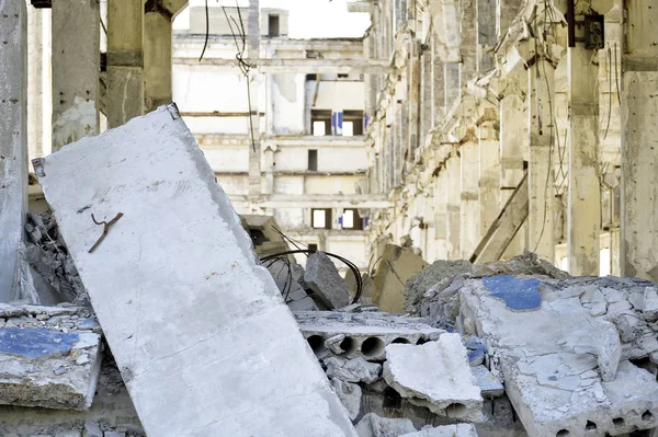 Yıkım ve büyük sanayi kuruluş kalıntıları sökülmesi.