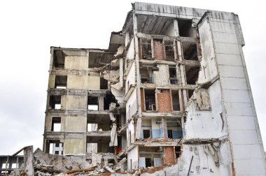Yıkım ve büyük sanayi kuruluş kalıntıları sökülmesi