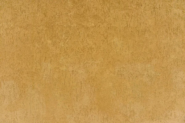 La pared del edificio con una superficie moteada de estuco de arcilla de color beige marrón. Contexto — Foto de Stock