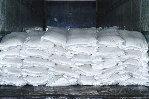Transporte de azúcar y granos en la parte trasera de los vehículos —  Fotos de Stock