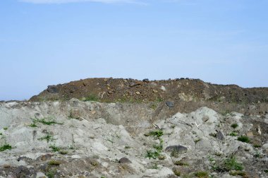 Manzara madencilik faaliyetleri sonra çöl. Overburden dökümü çukur nedeniyle ormanları imha