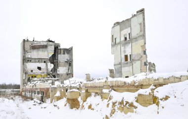 Yıkım ve büyük sanayi kuruluş kalıntıları sökülmesi