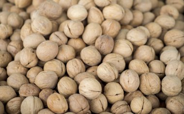 Mağazanın tezgahındaki ceviz dokusu. Geçmişi. Yukarıdan bir açıyla görünüm.