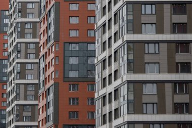 Pencereleri yakın plan modern renkli çok katlı binalar. Arkaplan.