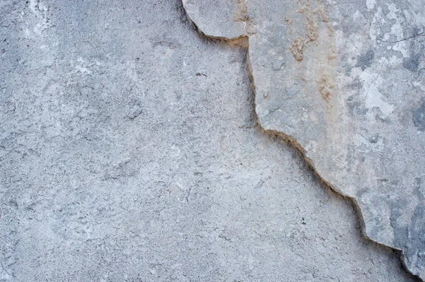 Graue Betonwand Mit Einer Teilweise Abgetragenen Oberfläche Mit Einem Schönen — Stockfoto