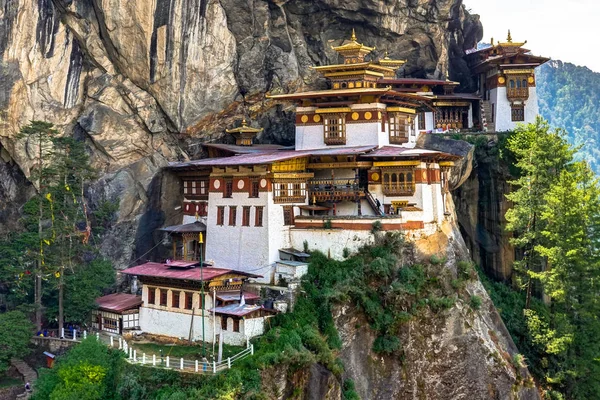 Vue sur le célèbre temple du Nid de Tigres au Bhoutan — Photo