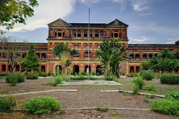 Terk edilmiş bakanları eski bina Sekreterliği, Yangon — Stok fotoğraf