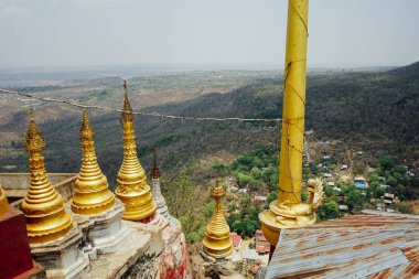Mandalay Myanmar Burma 'daki Mount Popa 'dan görünüm