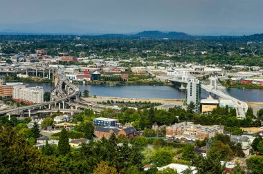 Şehir manzarası görünümü üzerinde Portland Oregon Amerika Birleşik Devletleri