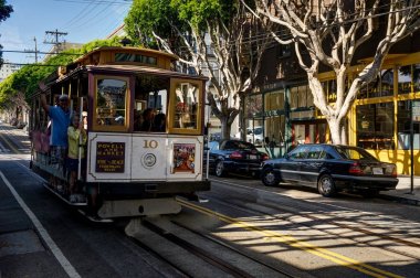 Teleferik ile insanlar Amerika Birleşik Devletleri Kaliforniya San Francisco'da