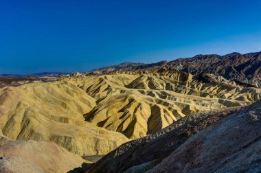 Zabriskie noktası Günbatımı ile gök Ölüm Vadisi Milli Parkı CA