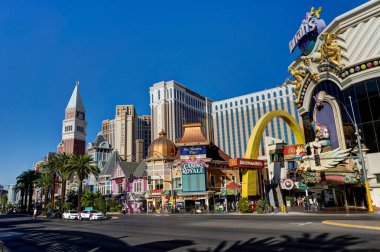 Cosmopoliten Hotel Las Vegas n Eyfel Kulesi ile doğru görünümü