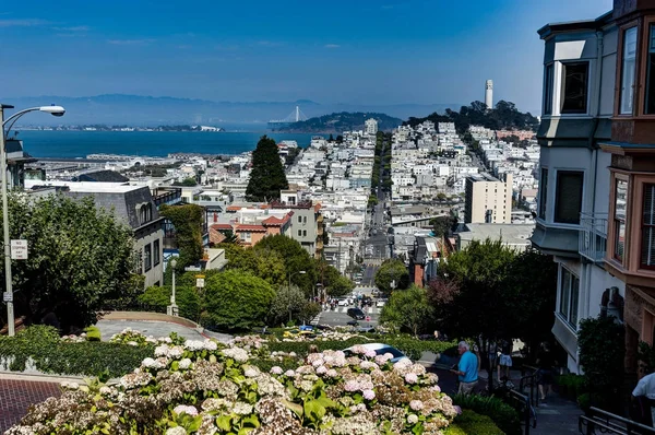 Street View με πύργο Coit στο San Francisco California ενωμένη S — Φωτογραφία Αρχείου